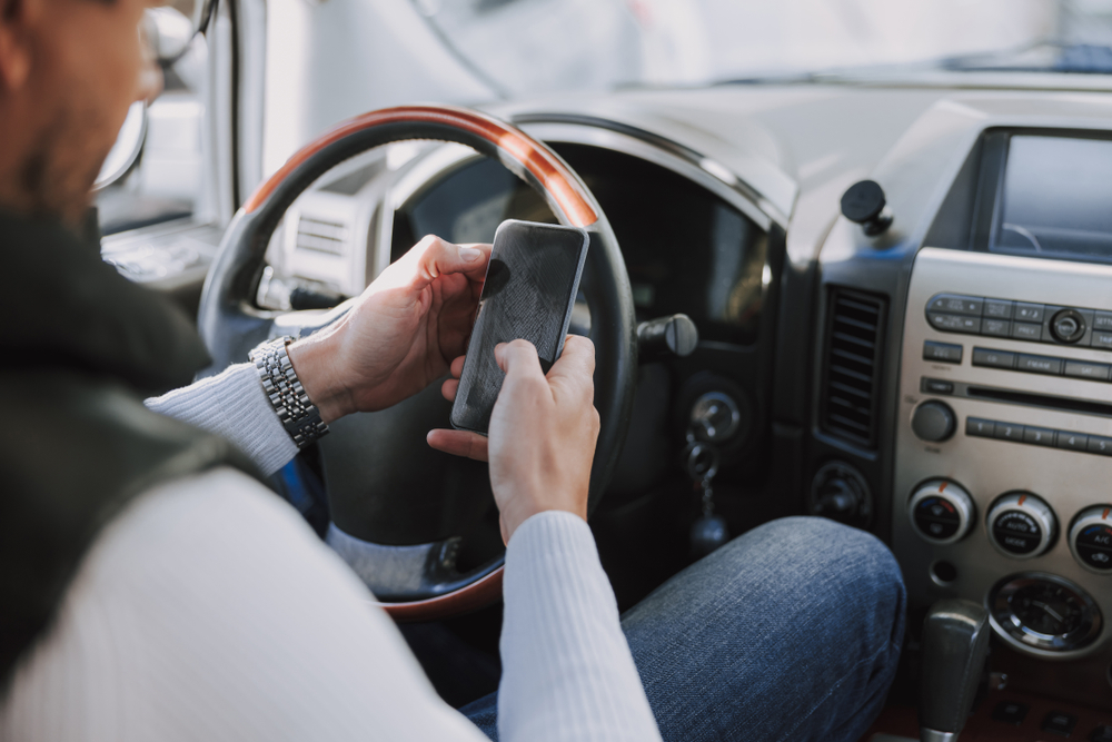 You are currently viewing Does Cell Phone Use Lead to More Car Accidents?