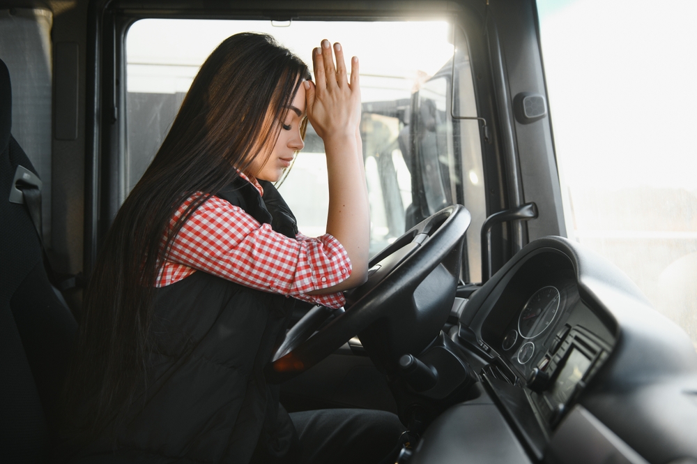 You are currently viewing Why Do So Many Truck Drivers Drive Tired?