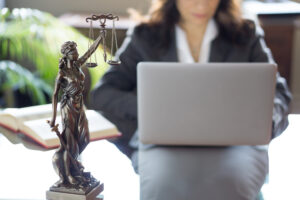 Read more about the article Should I Let My Medical Malpractice Case Settle or Go to Trial?