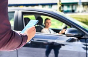 Read more about the article Wrongful Death Lawsuit Filed Against Uber, Lyft Over Distracted Driving Claims