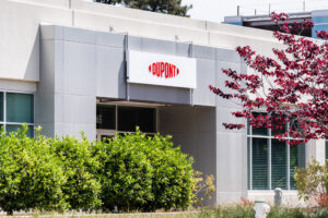 Read more about the article DuPont C8 Lawsuit Claims DuPont Knew Of Risks Of C8 Exposure